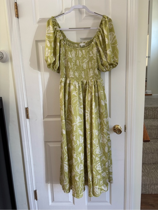 Moon River Dresses & Skirts - Moon River Olive Green Floral Puff Sleeve Midi Dress